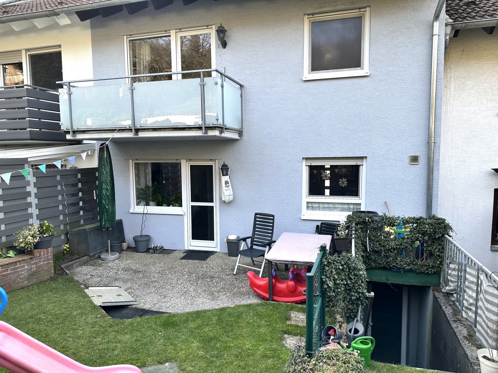 Ruhig und familienfreundlich! Reihenmittelhaus mit Garten und Stellplatz
