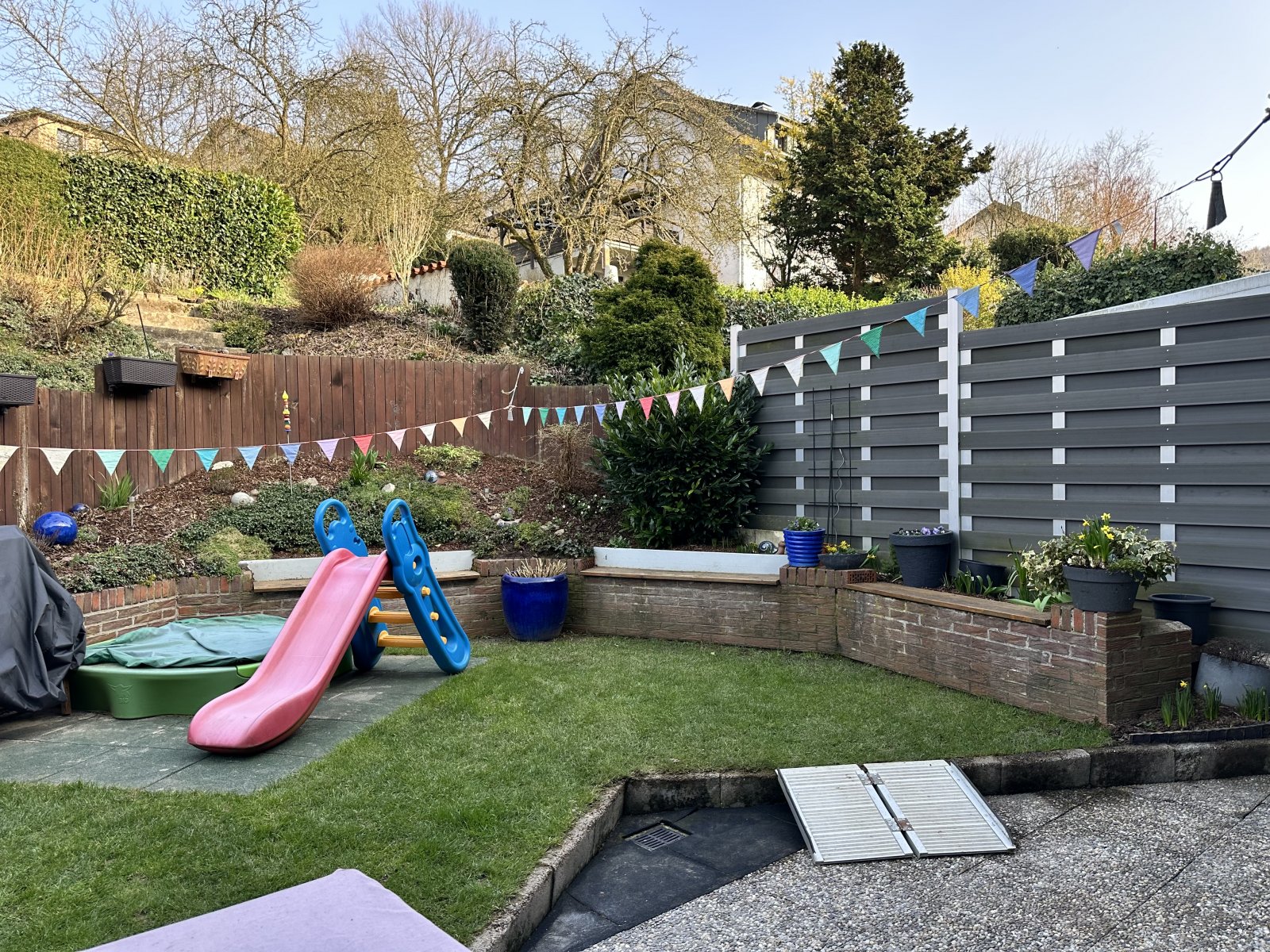 Ruhig und familienfreundlich! Reihenmittelhaus mit Garten und Stellplatz