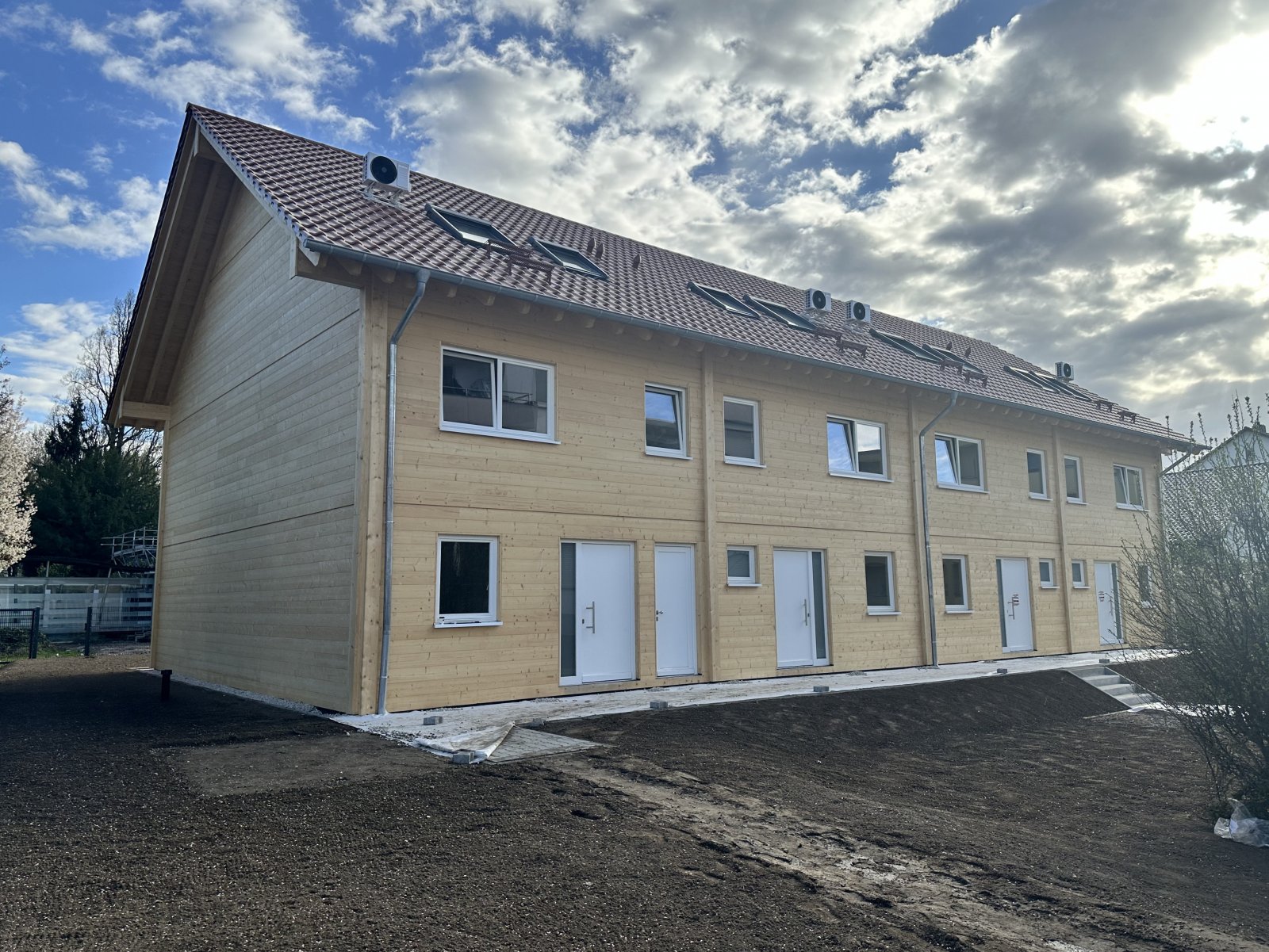 NEUBAU! Moderne Holz-Reihenhäuser (FULLWOOD) mit eigenem Garten - zentral in Weinheim