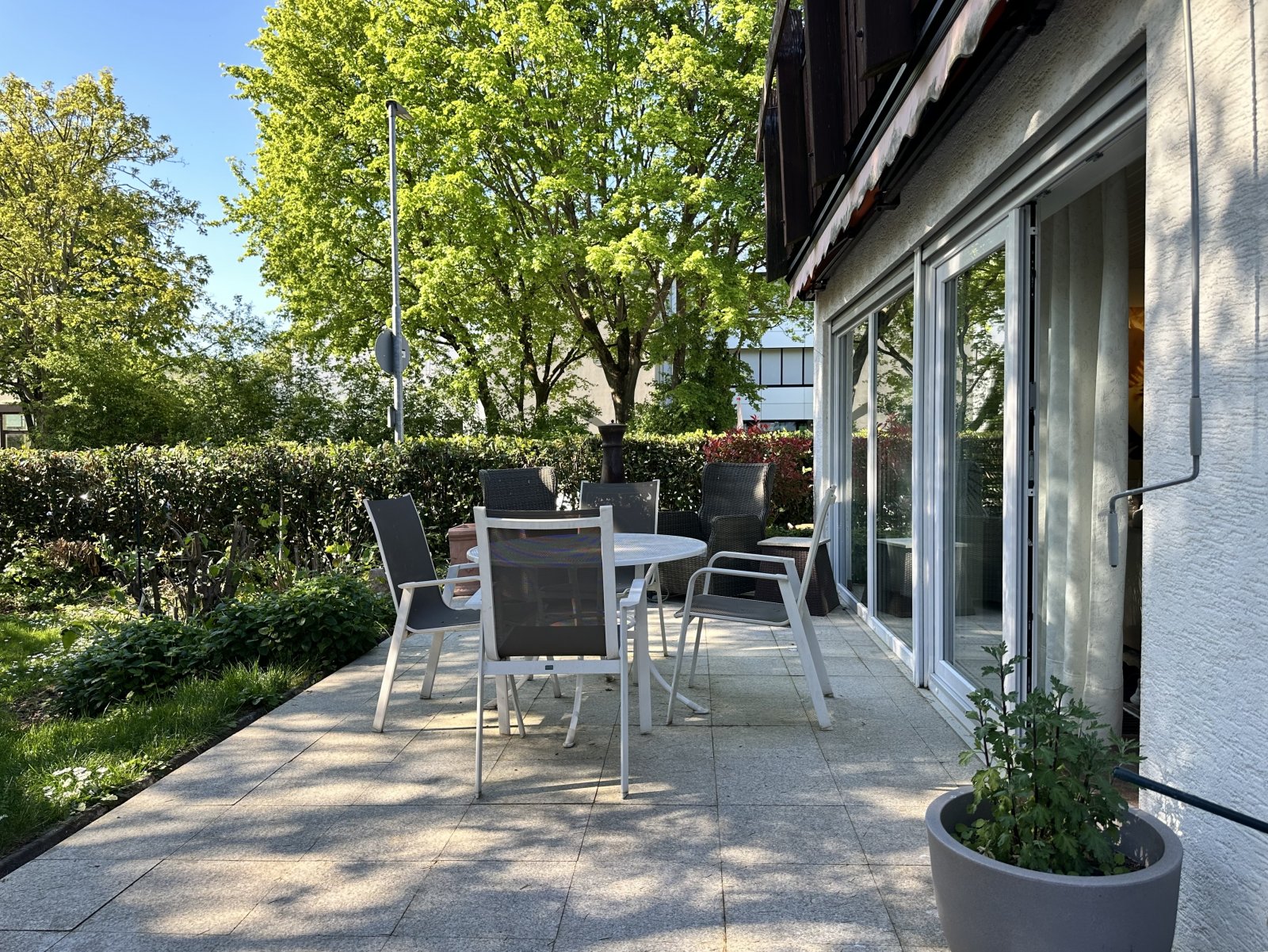 Ihr neues Zuhause: Lichtdurchflutete Erdgeschosswohnung mit Gartenidylle und Homeoffice