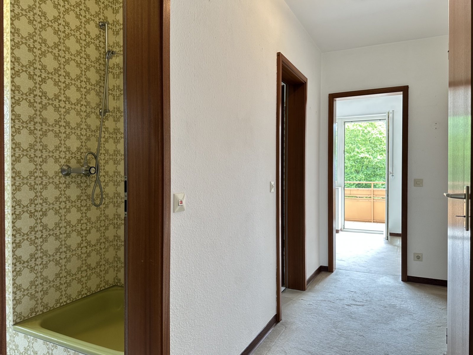 Großzügig, gepflegt – attraktive 4-Zimmerwohnung mit zwei Balkonen und Garage