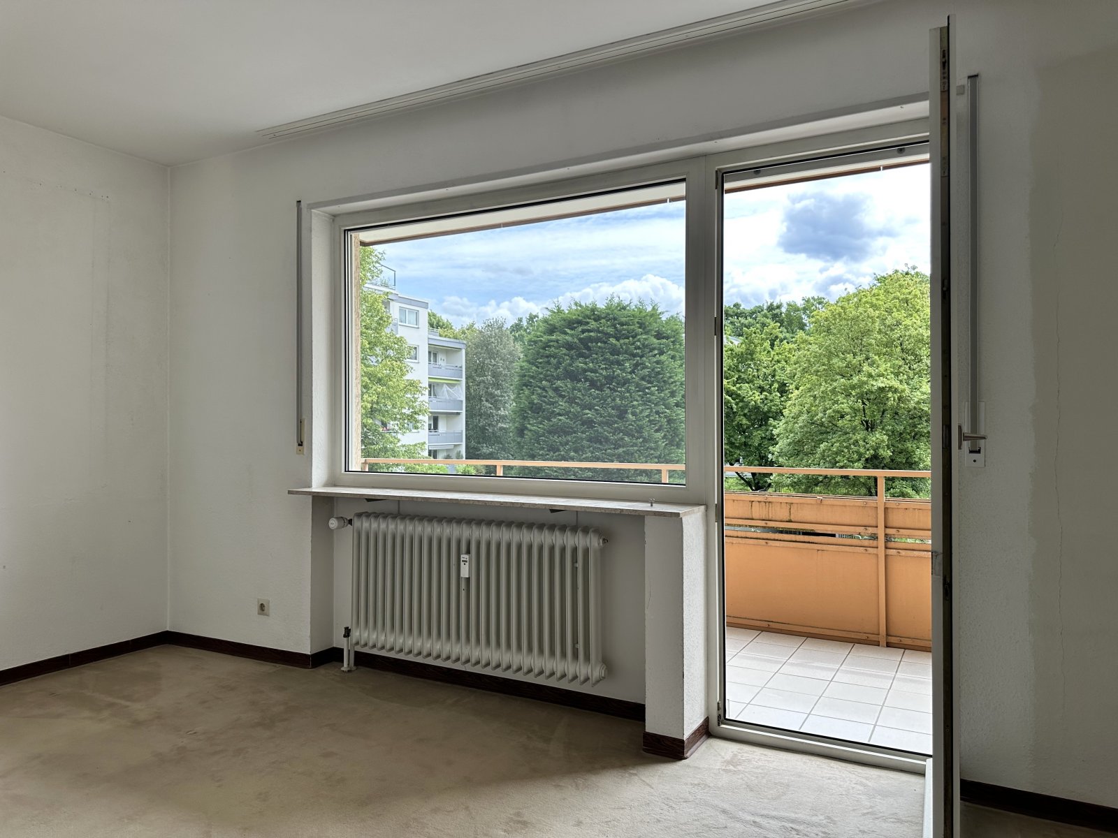 Großzügig, gepflegt – attraktive 4-Zimmerwohnung mit zwei Balkonen und Garage