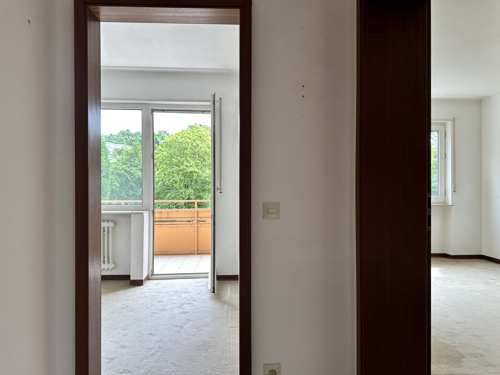 Großzügig, gepflegt – attraktive 4-Zimmerwohnung mit zwei Balkonen und Garage