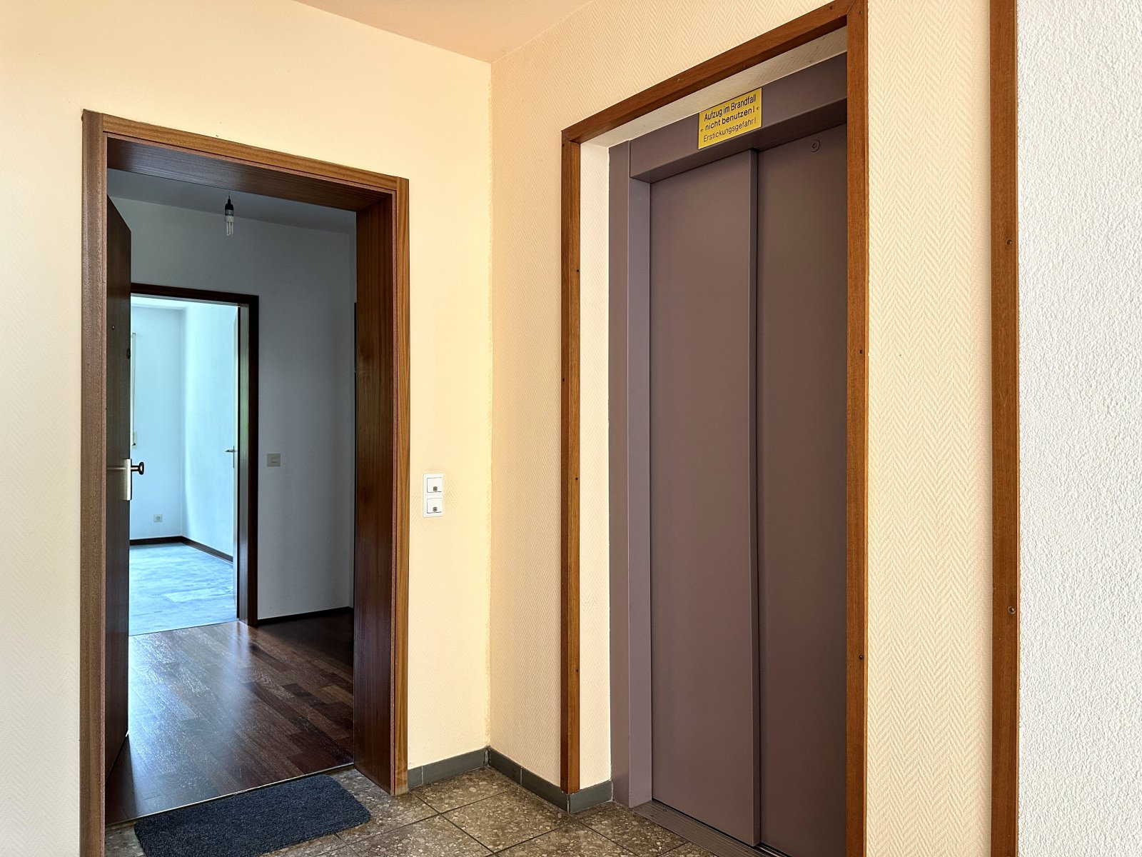 Großzügig, gepflegt – attraktive 4-Zimmerwohnung mit zwei Balkonen und Garage