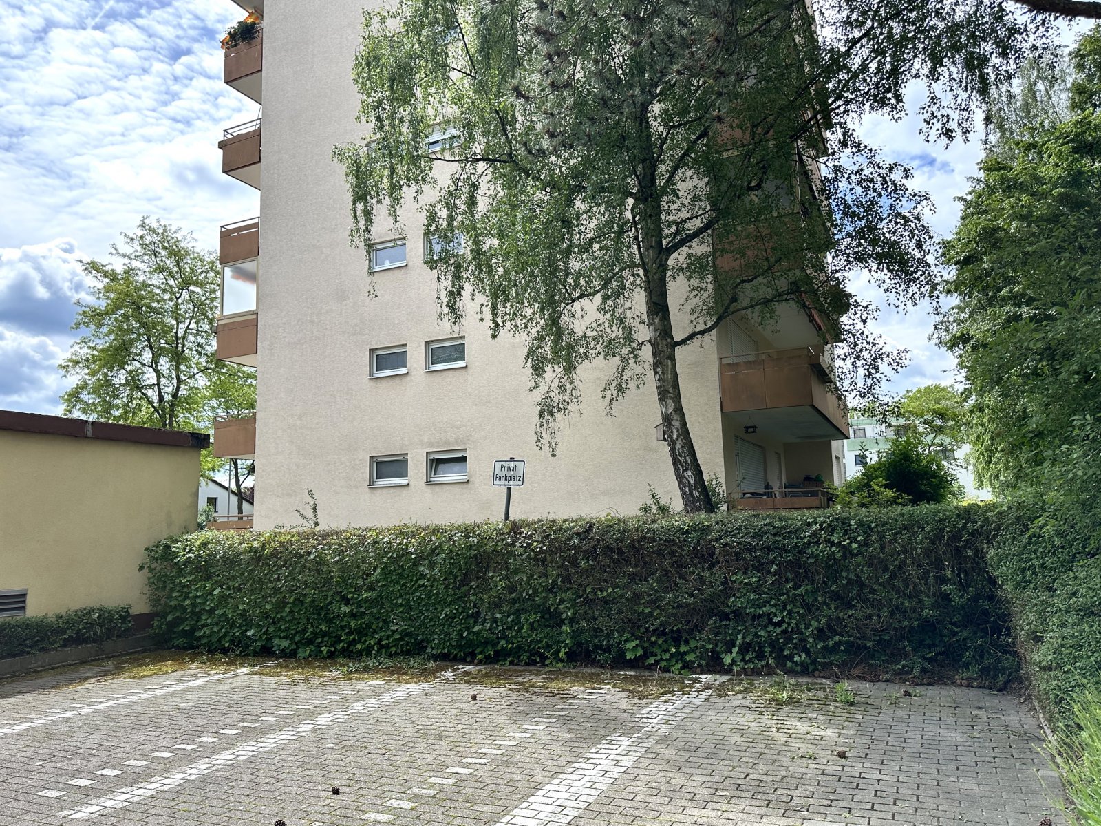 Großzügig, gepflegt – attraktive 4-Zimmerwohnung mit zwei Balkonen und Garage