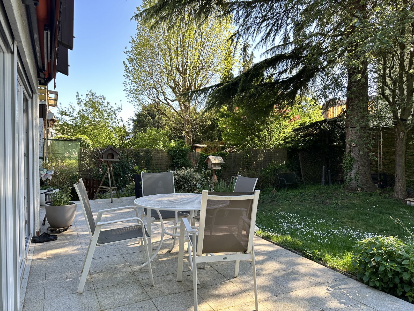 Ihr neues Zuhause: Lichtdurchflutete Erdgeschosswohnung mit Gartenidylle und Homeoffice