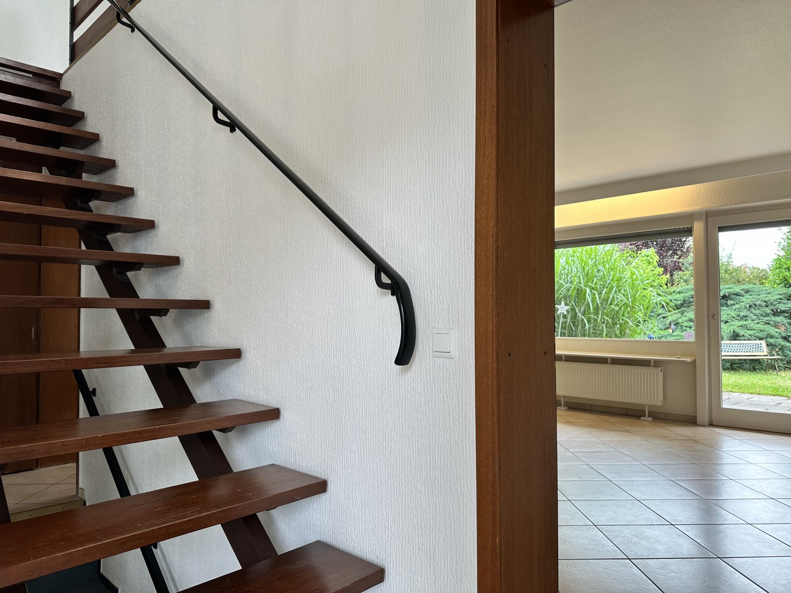 Wohnen mit Wohlfühlcharakter - Doppelhaushälfte mit Garten und Garage in beliebter Wohnlage