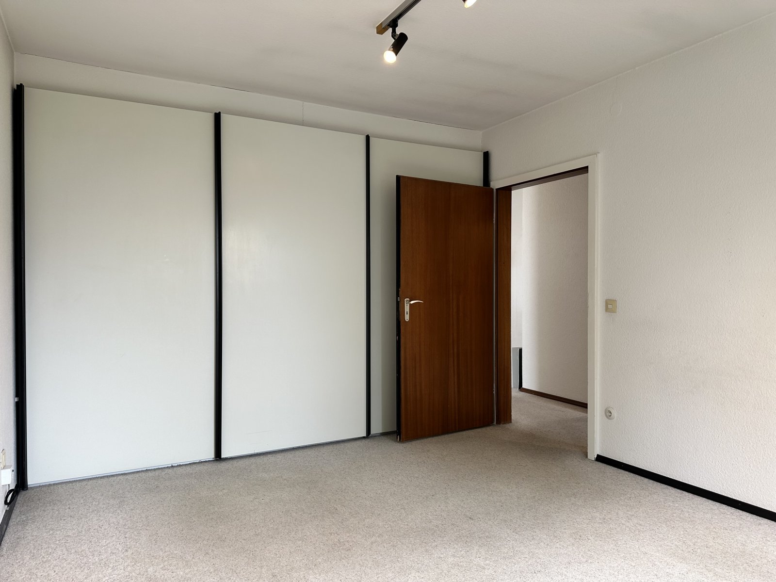 Wohnen mit Wohlfühlcharakter - Doppelhaushälfte mit Garten und Garage in beliebter Wohnlage