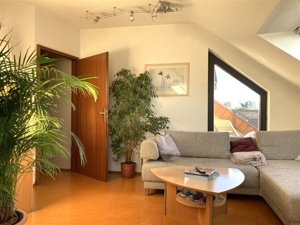 3-Zimmer Dachgeschosswohnung mit Balkon und Garage - Erbpacht