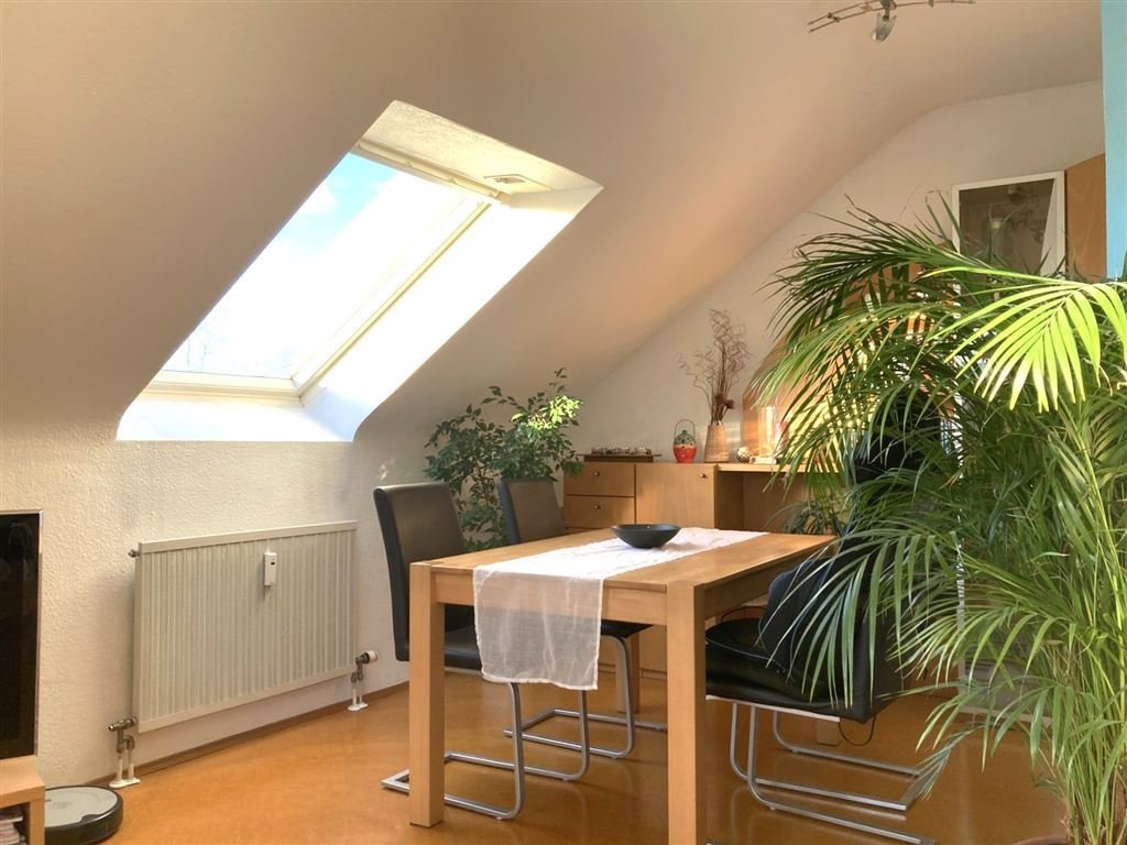 3-Zimmer Dachgeschosswohnung mit Balkon und Garage - Erbpacht