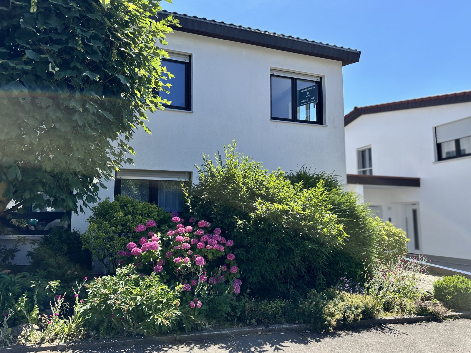 Wohnen mit Wohlfühlcharakter - Doppelhaushälfte mit Garten und Garage in beliebter Wohnlage 