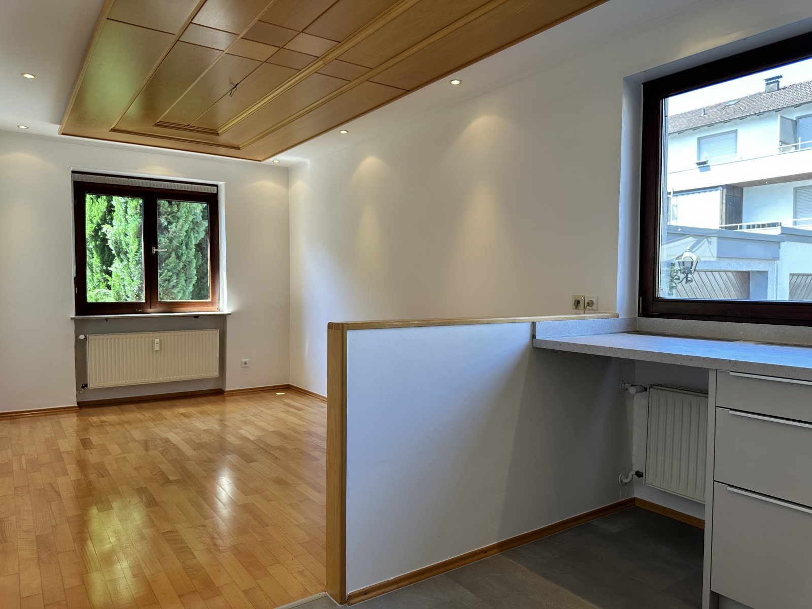 Für Gartenliebhaber: 2-Zimmerwohnung inkl. Wintergarten, großem Garten & Garagenstellplatz