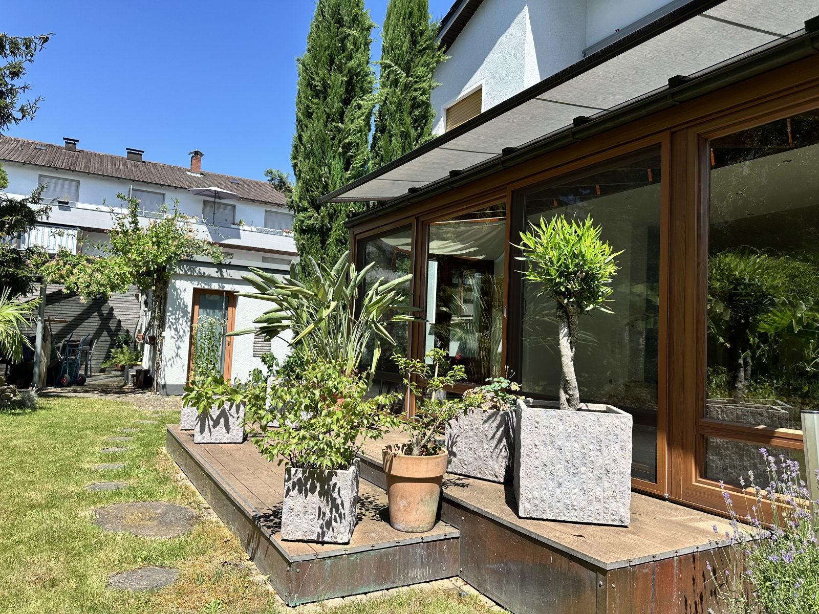 Für Gartenliebhaber: 2-Zimmerwohnung inkl. Wintergarten, großem Garten & Garagenstellplatz
