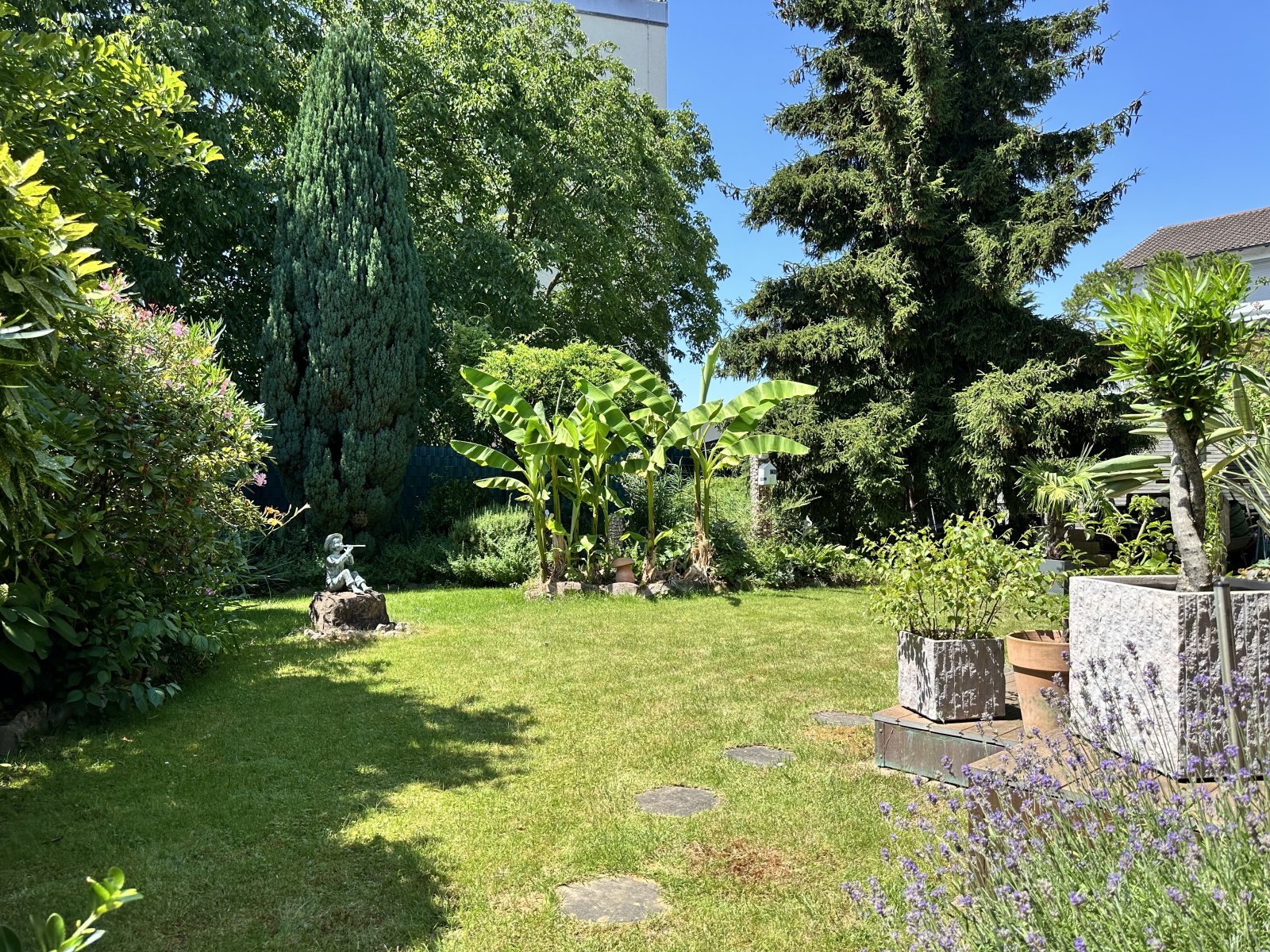 Für Gartenliebhaber: 2-Zimmerwohnung inkl. Wintergarten, großem Garten & Garagenstellplatz