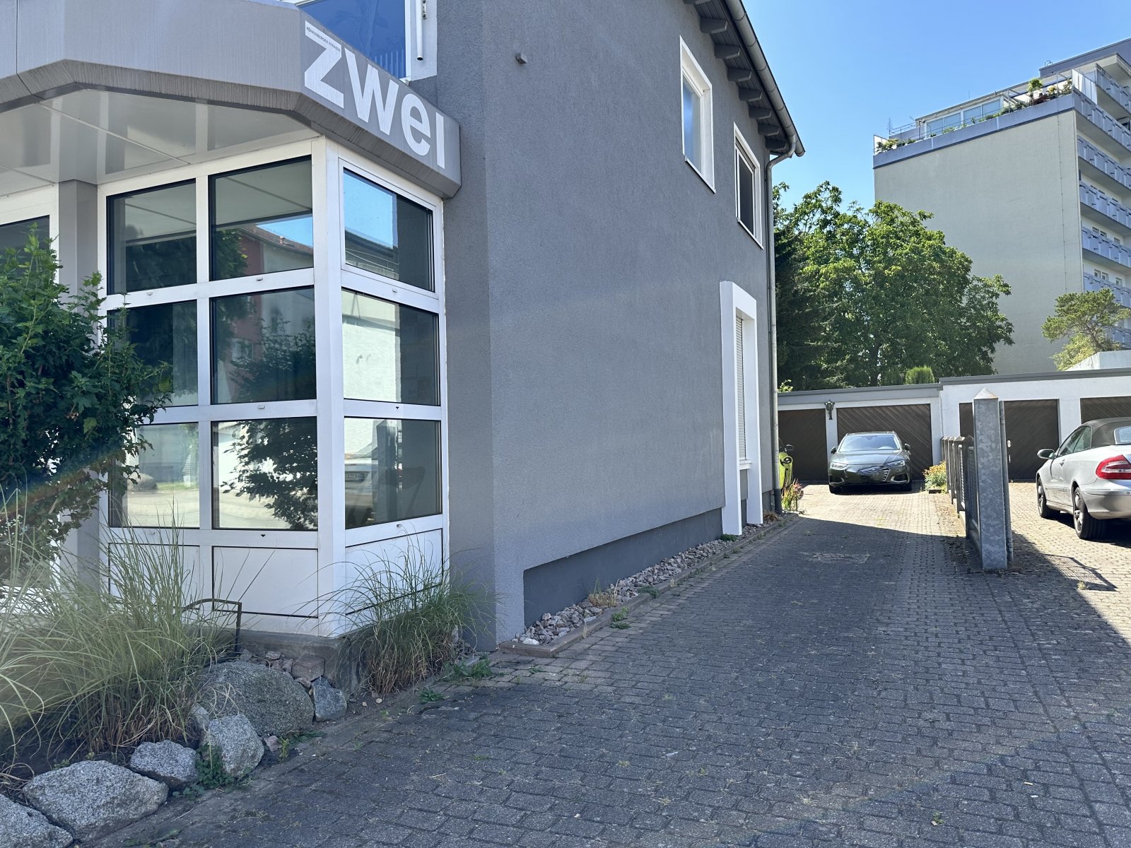 Für Gartenliebhaber: 2-Zimmerwohnung inkl. Wintergarten, großem Garten & Garagenstellplatz