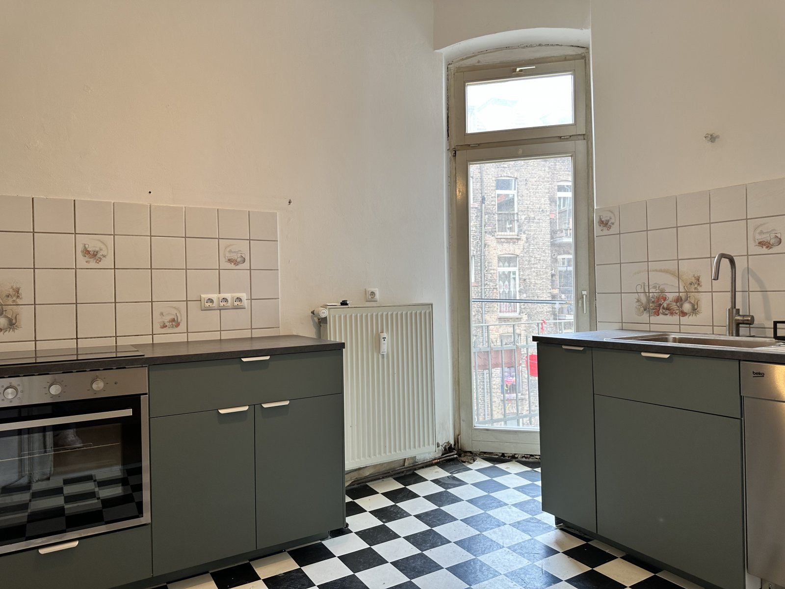 Hübsche 3-Zimmer-Altbauwohnung mit Balkon & EBK
