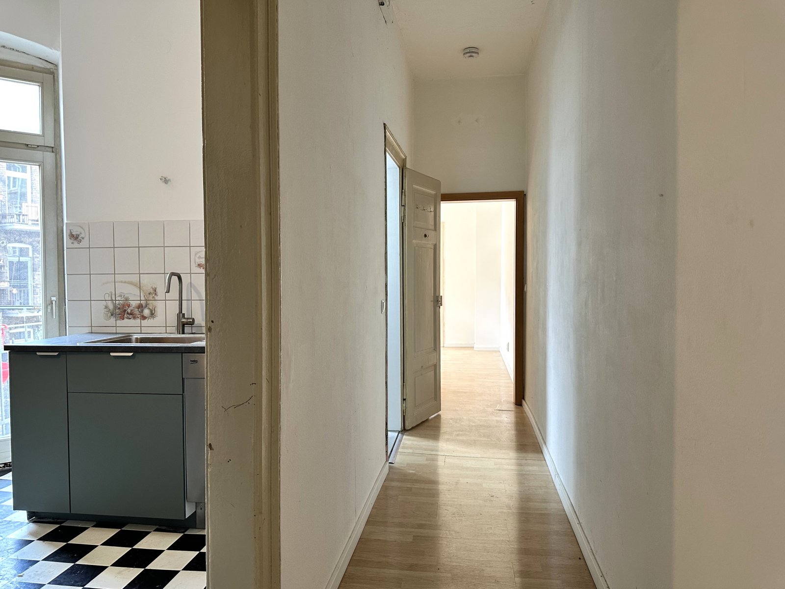 Hübsche 3-Zimmer-Altbauwohnung mit Balkon & EBK