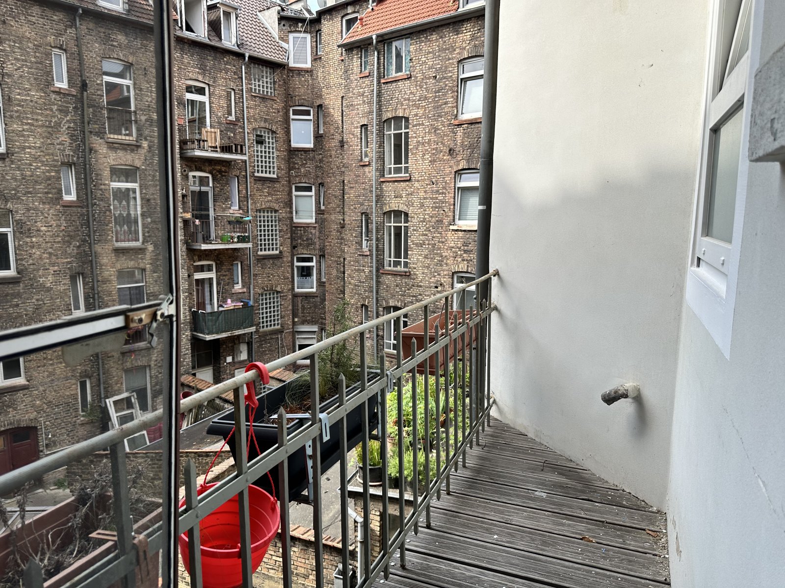 Hübsche 3-Zimmer-Altbauwohnung mit Balkon & EBK