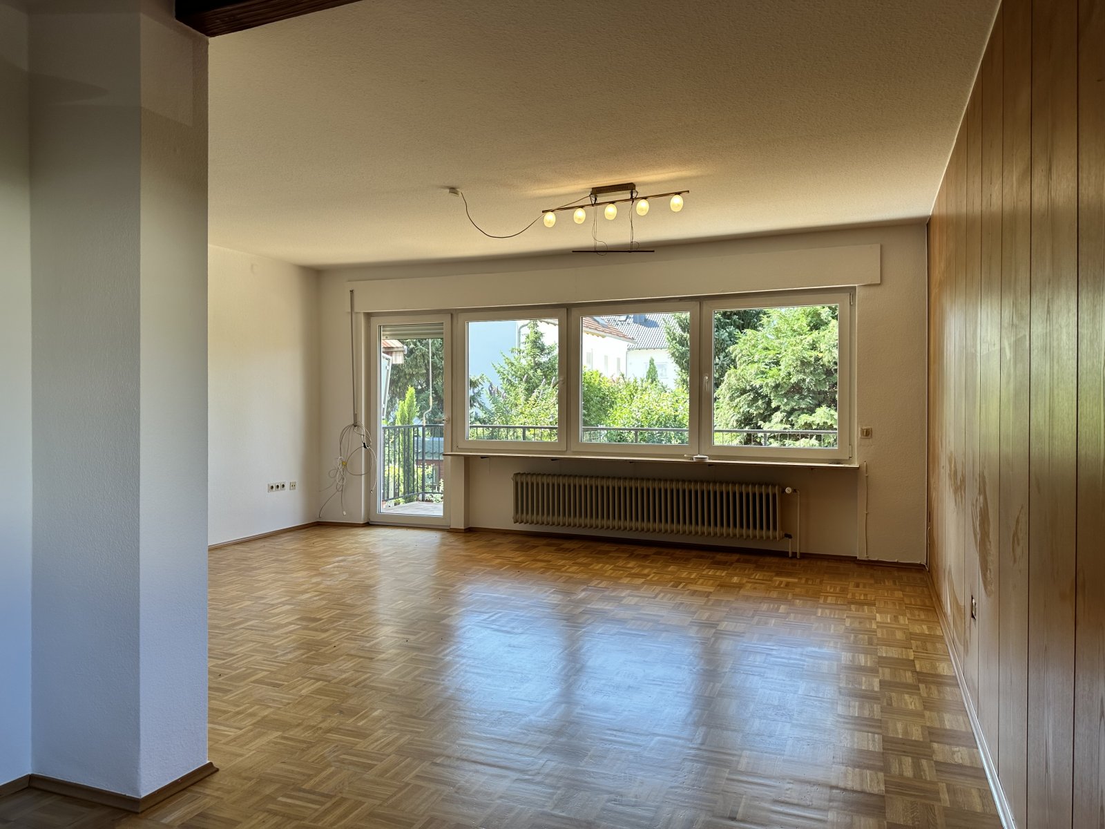 Modernisiertes Reihenendhaus mit Garten und Garage