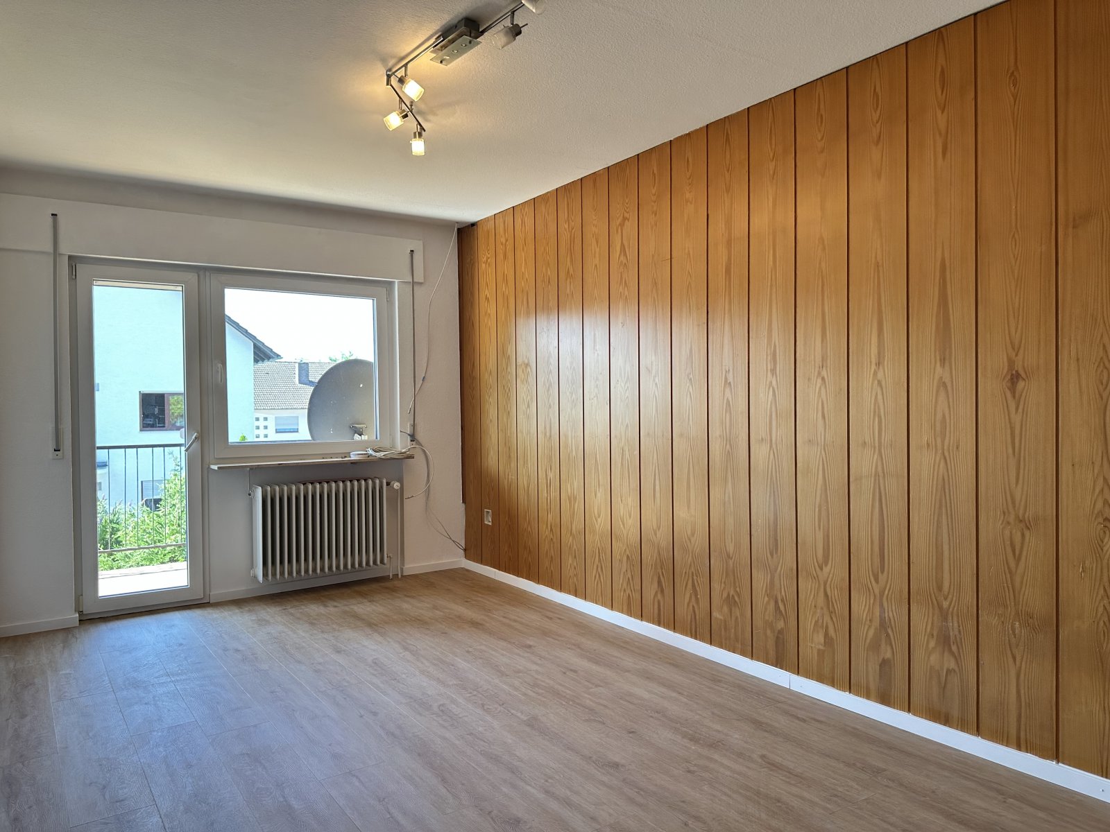 Modernisiertes Reihenendhaus mit Garten und Garage