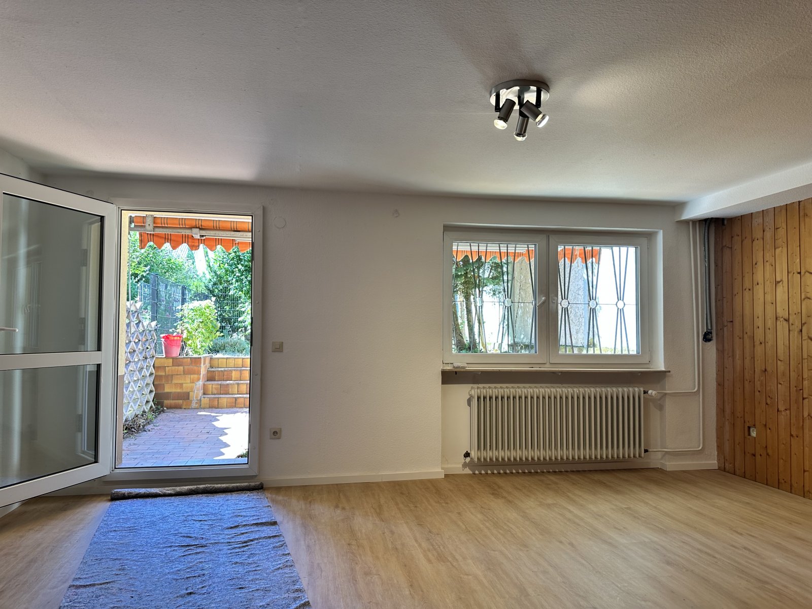 Modernisiertes Reihenendhaus mit Garten und Garage