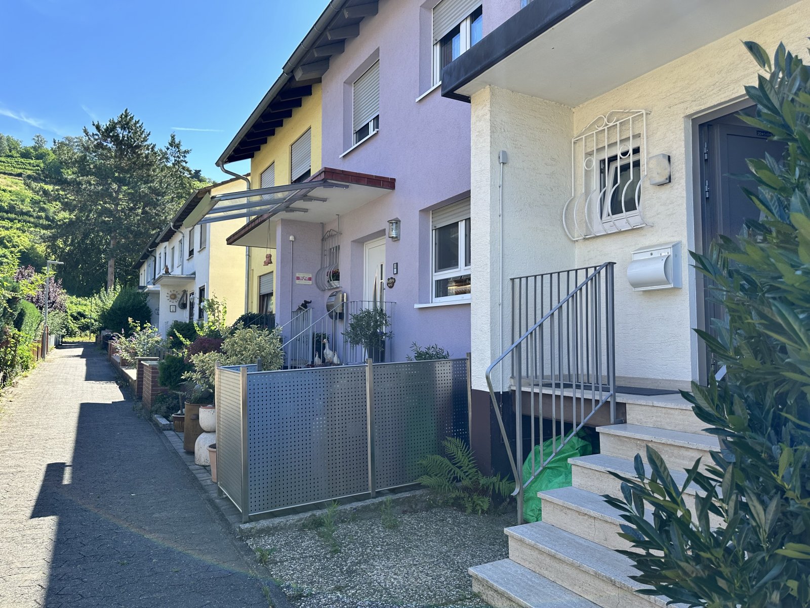 Modernisiertes Reihenendhaus mit Garten und Garage
