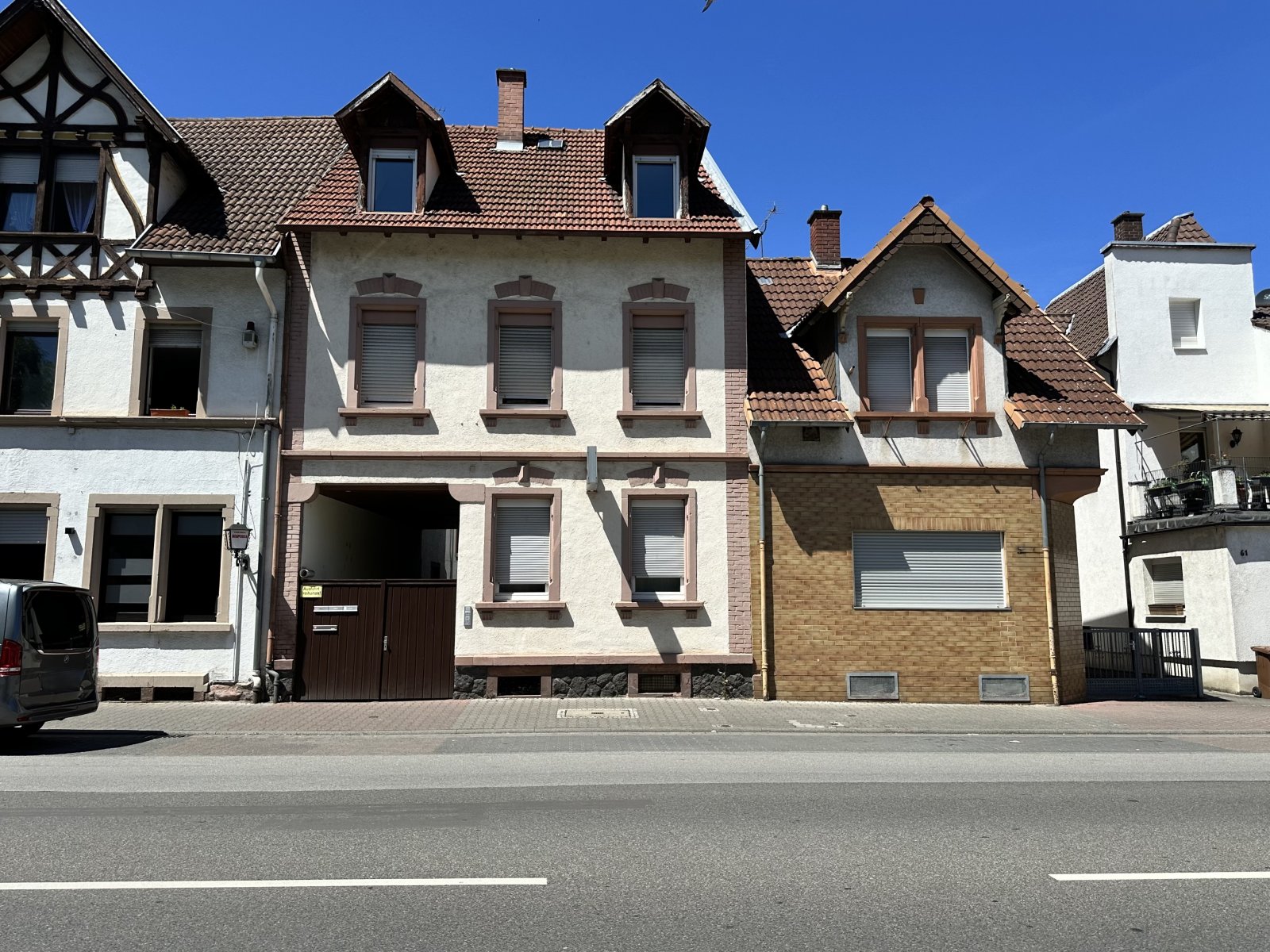 Mitten in der Stadt: Wohn- und Geschäftshaus mit Wohnung - Büro - Werkstatt / Scheune
