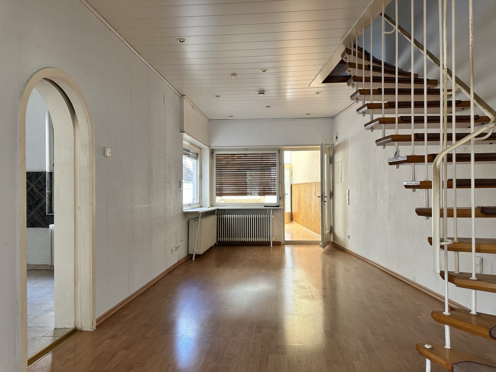 Mitten in der Stadt: Wohn- und Geschäftshaus mit Wohnung - Büro - Werkstatt / Scheune