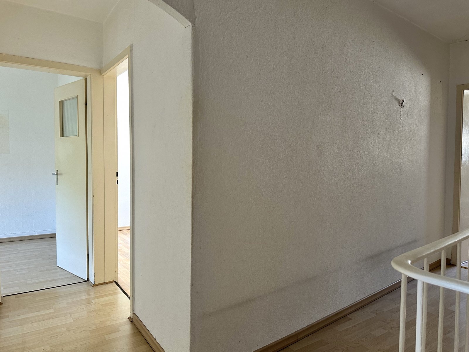 Mitten in der Stadt: Wohn- und Geschäftshaus mit Wohnung - Büro - Werkstatt / Scheune