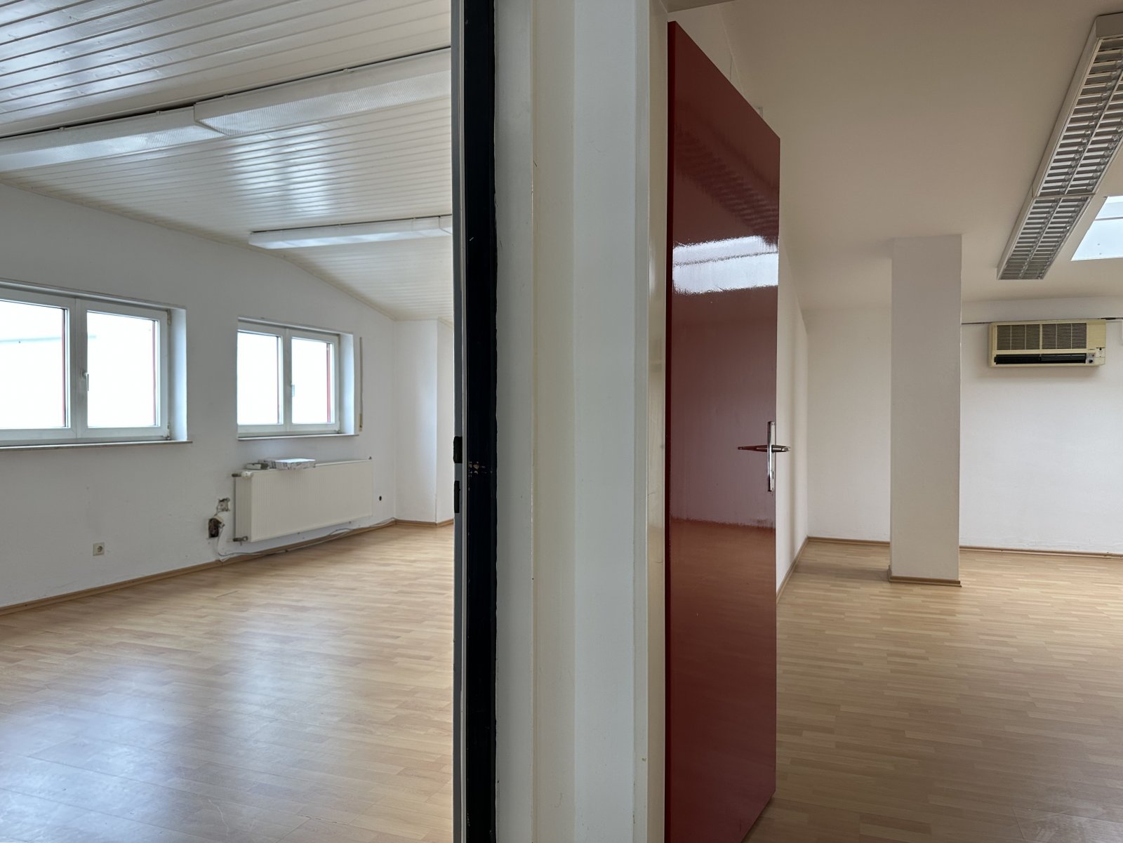 Flexible Gewerbehalle – ideal für Produktion, Lager, Planung und Büro - 4 Stellplätze vorhanden