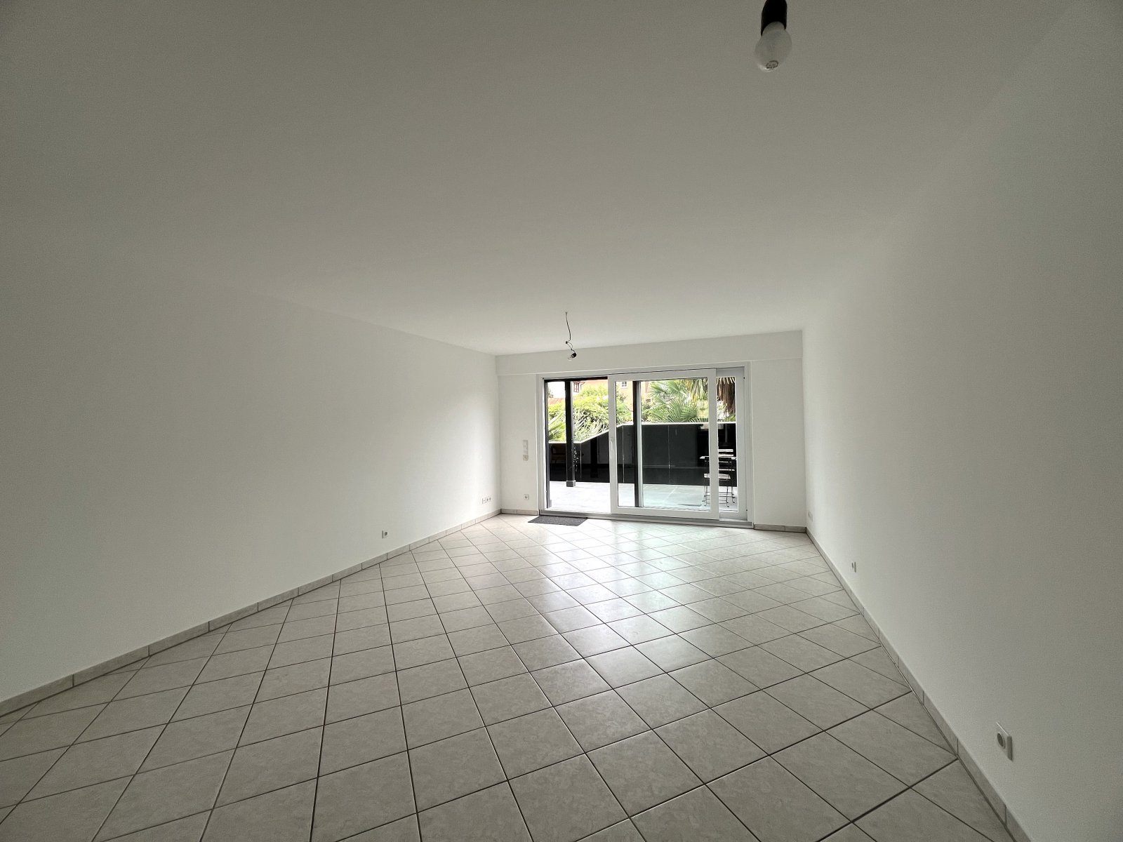 Charmante 2-Zimmer-Wohnung mit Einbauküche & Terrasse