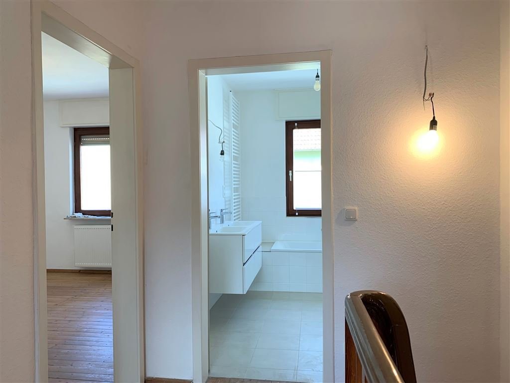 Liebevoll renoviertes Doppelhaus mit 3 Zimmern, Balkon & Innenhof