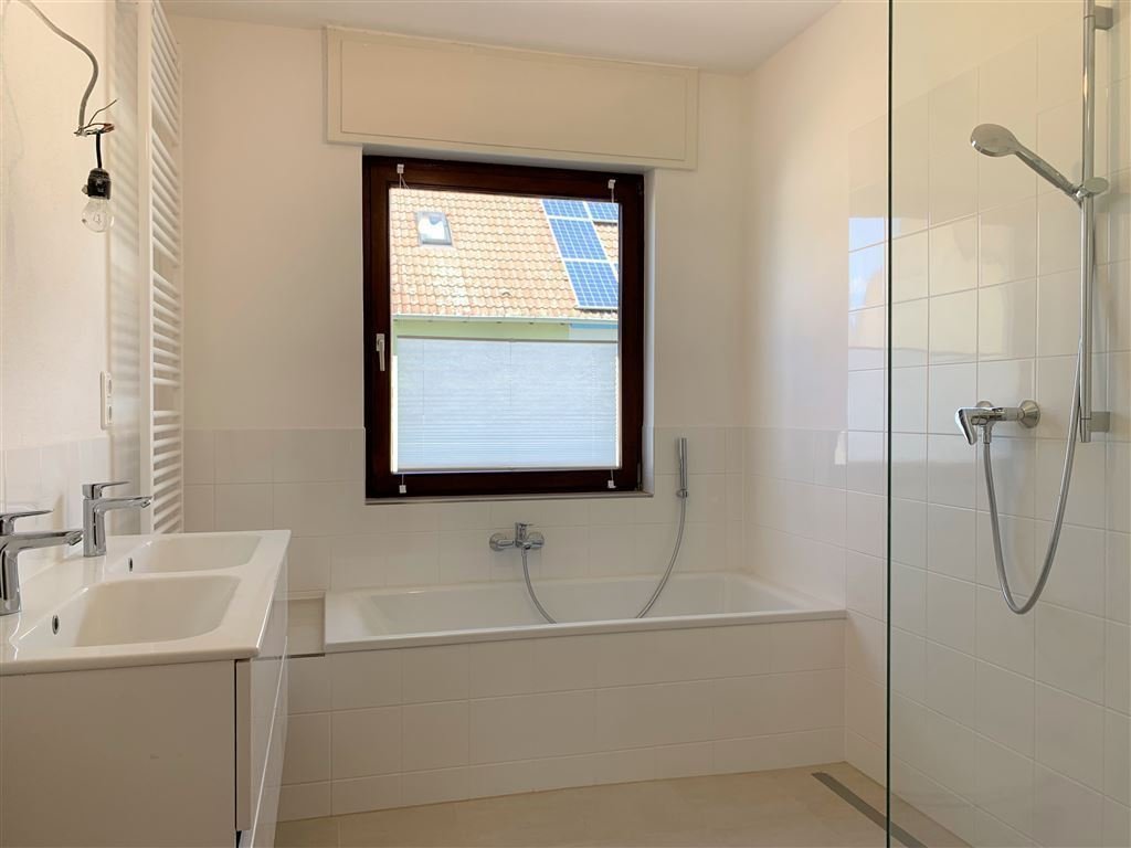 Liebevoll renoviertes Doppelhaus mit 3 Zimmern, Balkon & Innenhof