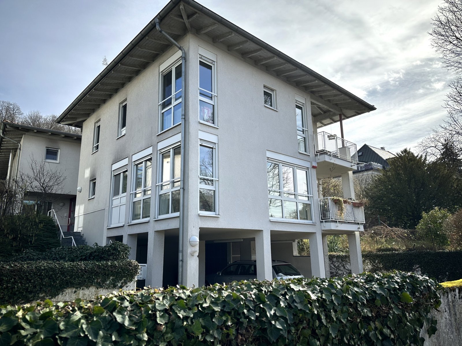 Großzügige 3-Zimmerwohnung in guter Lage mit Garage und Stellplatz