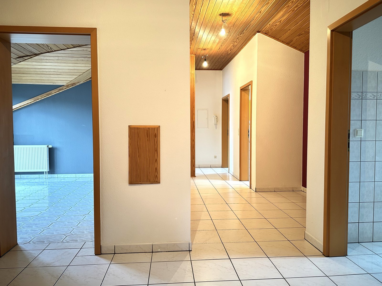 Geräumige 3,5-Zimmer Dachgeschosswohnung mit sonnigen Balkon 