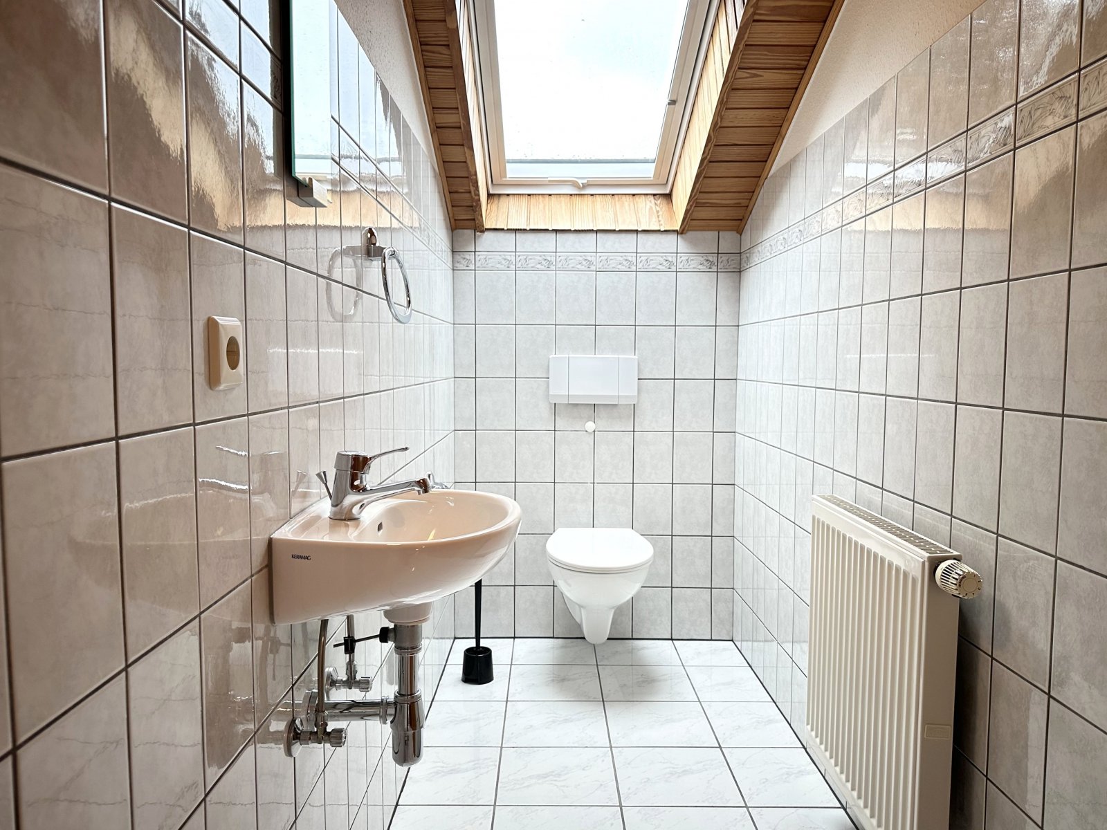 Geräumige 3,5-Zimmer Dachgeschosswohnung mit sonnigen Balkon 