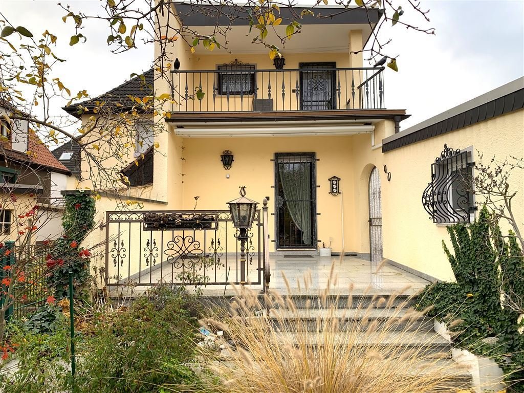 Grünstadt: Sofort beziehbare Doppelhaushälfte mit Garage zu verkaufen 