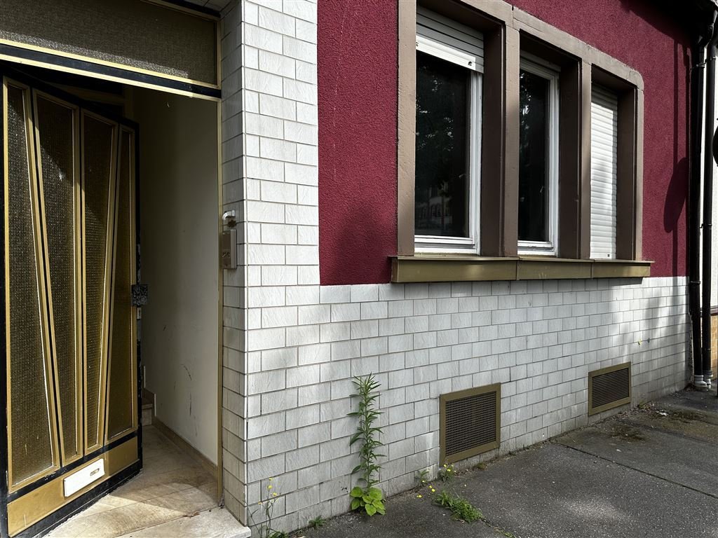 Weinheim: PROVISIONSFREI Sanierungsbedürftiges 1-FH in Weinheim 