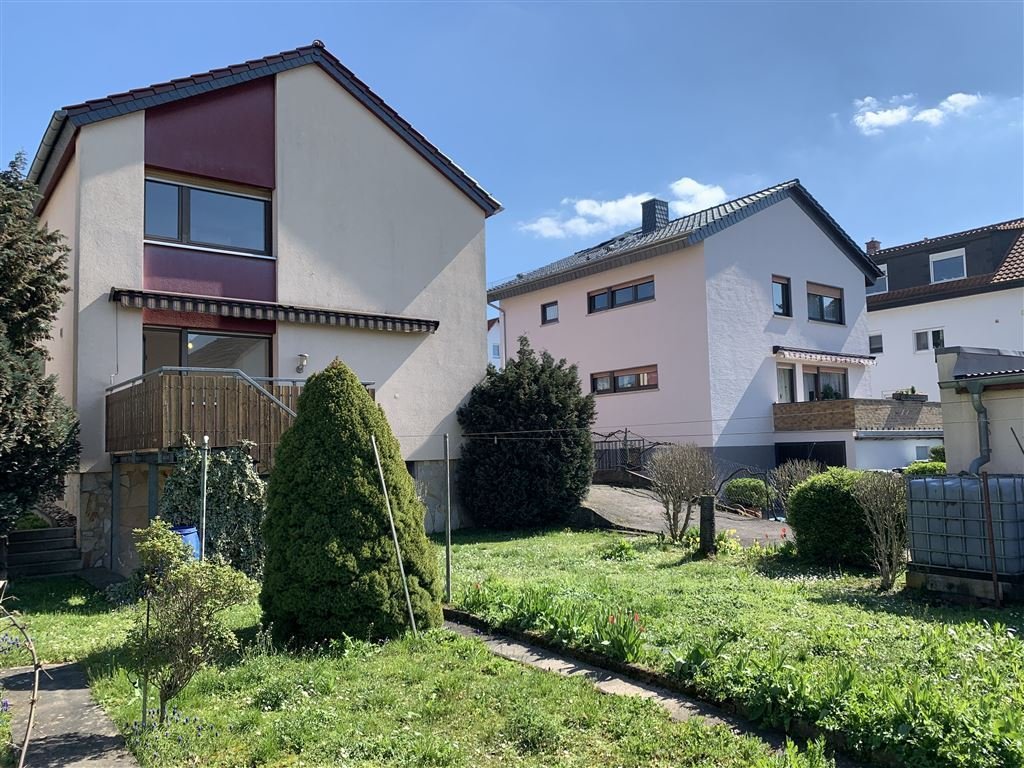 Bensheim: Freistehendes 1 - Familienhaus mit Garage und Garten zu verkaufen 