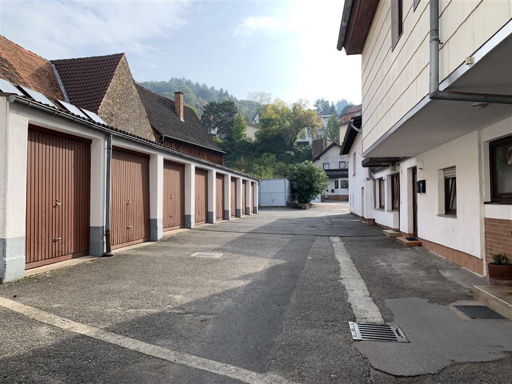 Weinheim: 2 Häuser (4 Wohnungen) - 1 Preis! 8 Garagen & 2 Stellplätze - Mitten in Weinheim! 