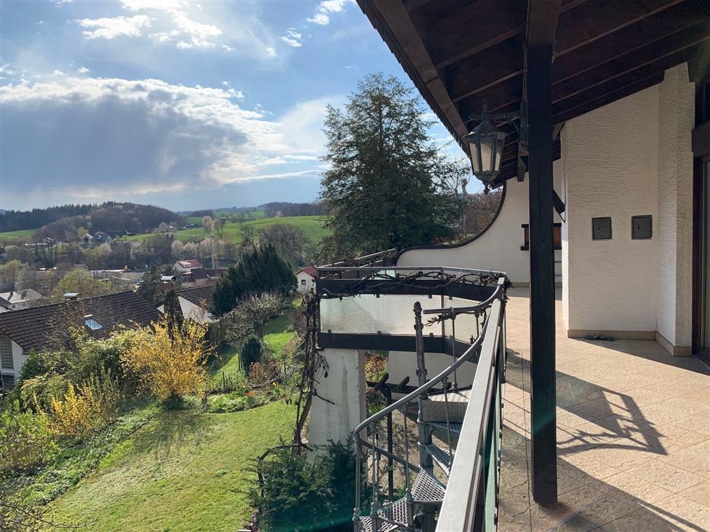 Mörlenbach: Repräsentativ wohnen - 1-Familienhaus mit Einliegerwohnung zum Verlieben 