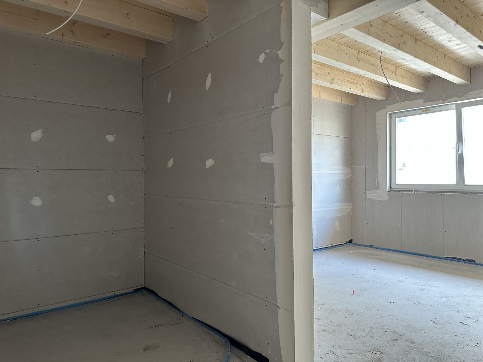 Ankleidebereich und Schlafzimmer im OG