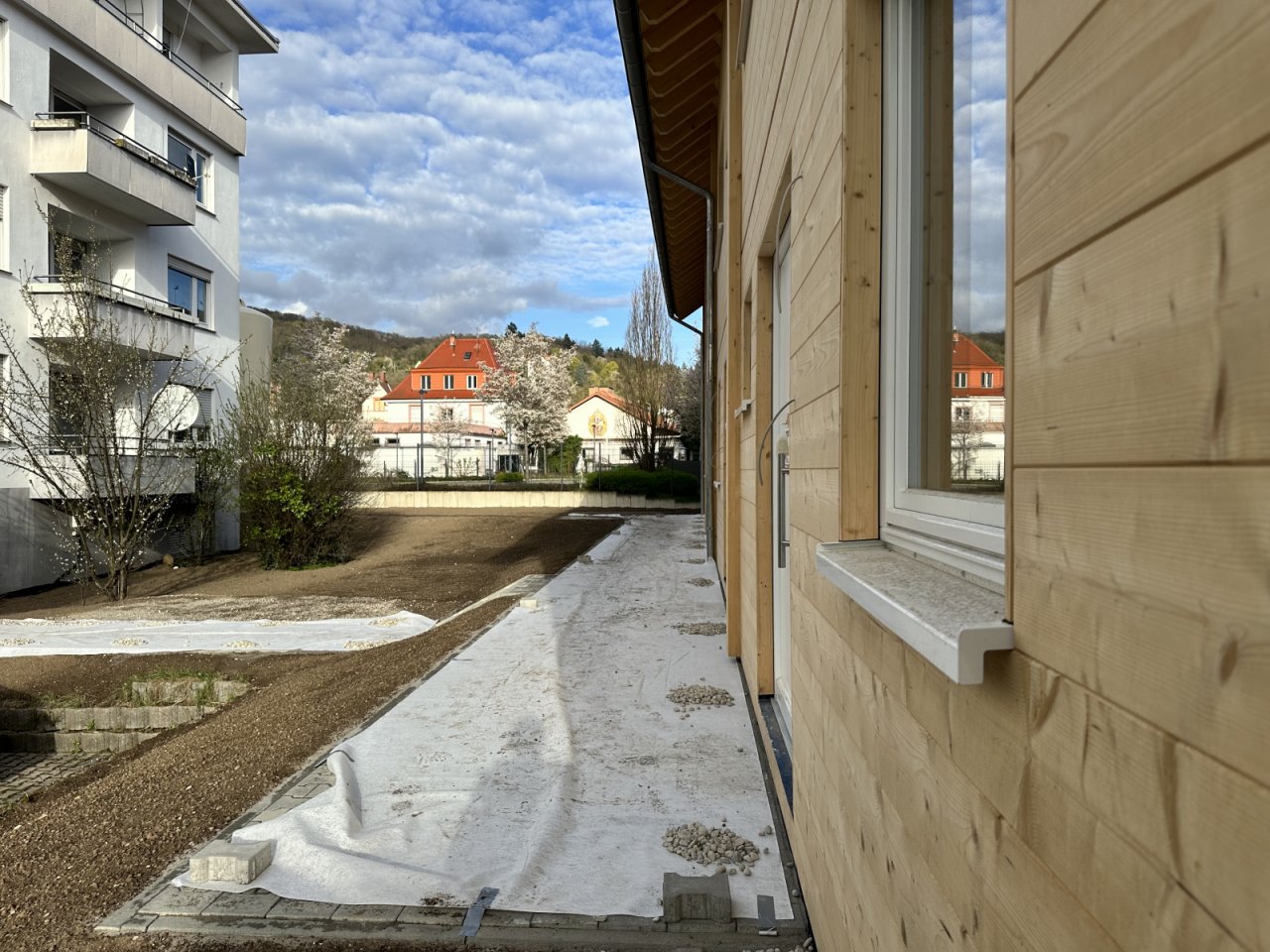 Gehweg zu den Eingängen