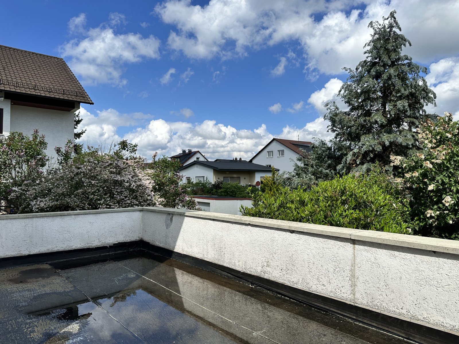 große Balkonterrasse große Balkonterrasse