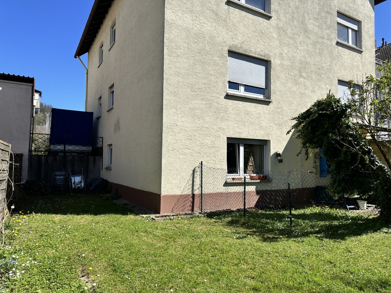 4-Familienhaus mit Garten und Garage 4-Familienhaus mit Garten und Garage