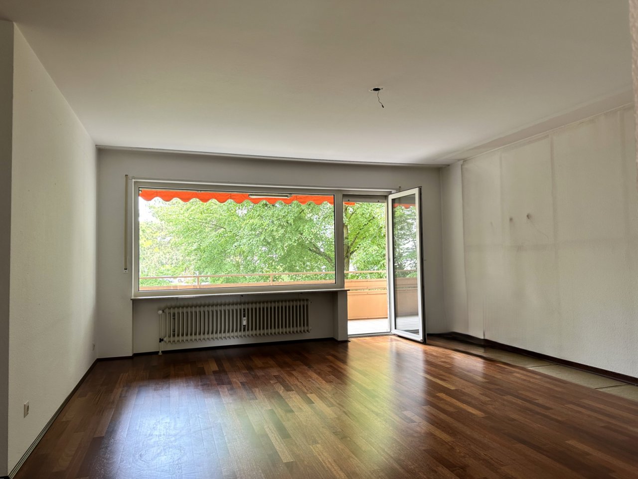 Wohnbereich mit Blick ins Grüne