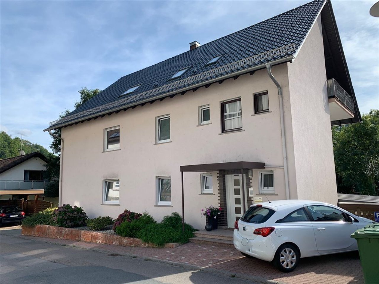 Gepflegtes 3-Familienhaus Gepflegtes 3-Familienhaus