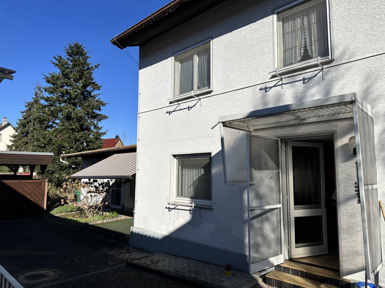 Haupthaus mit Anbau Haupthaus mit Anbau