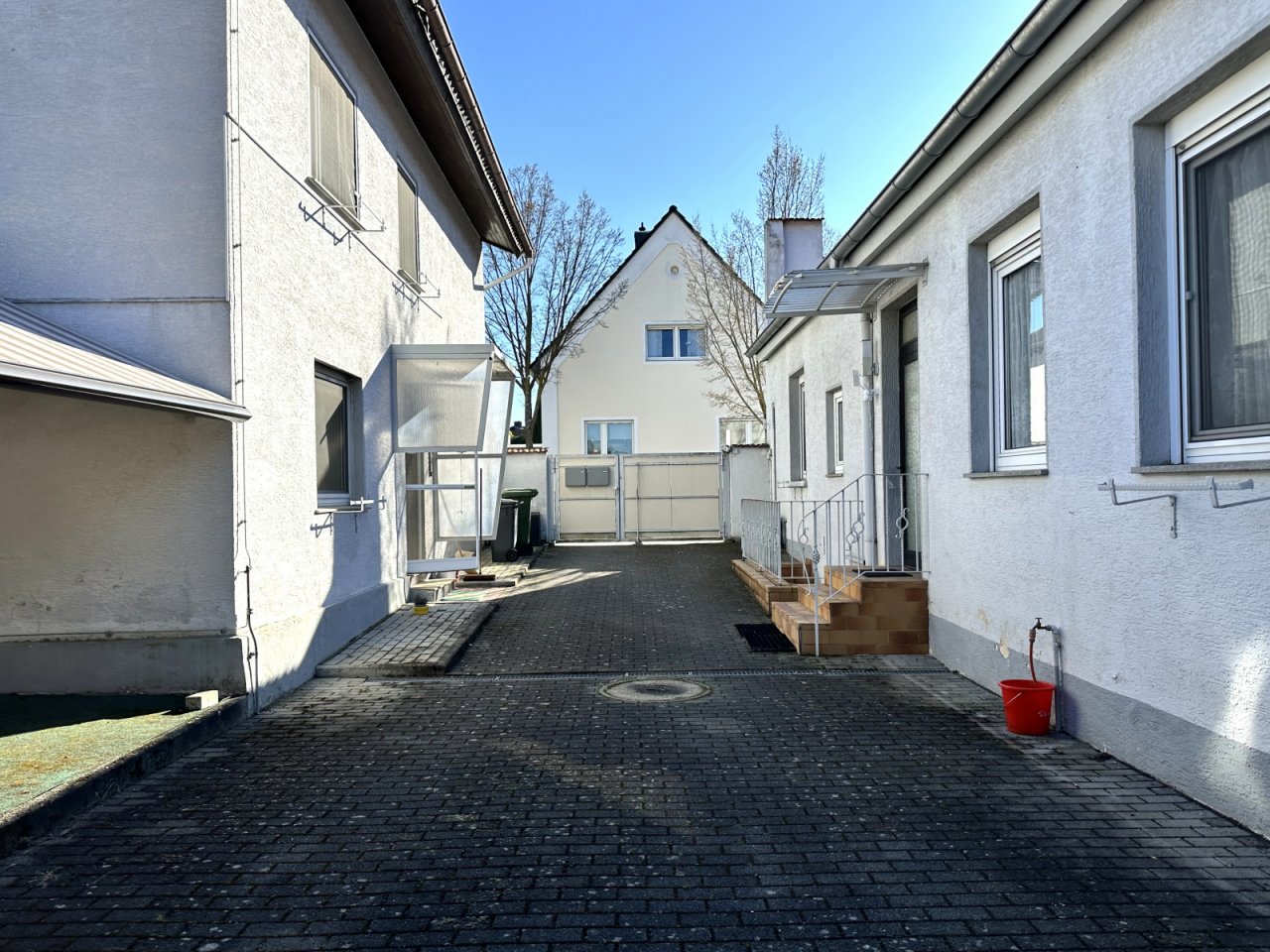 Breite Hofeinfahrt Breite Hofeinfahrt
