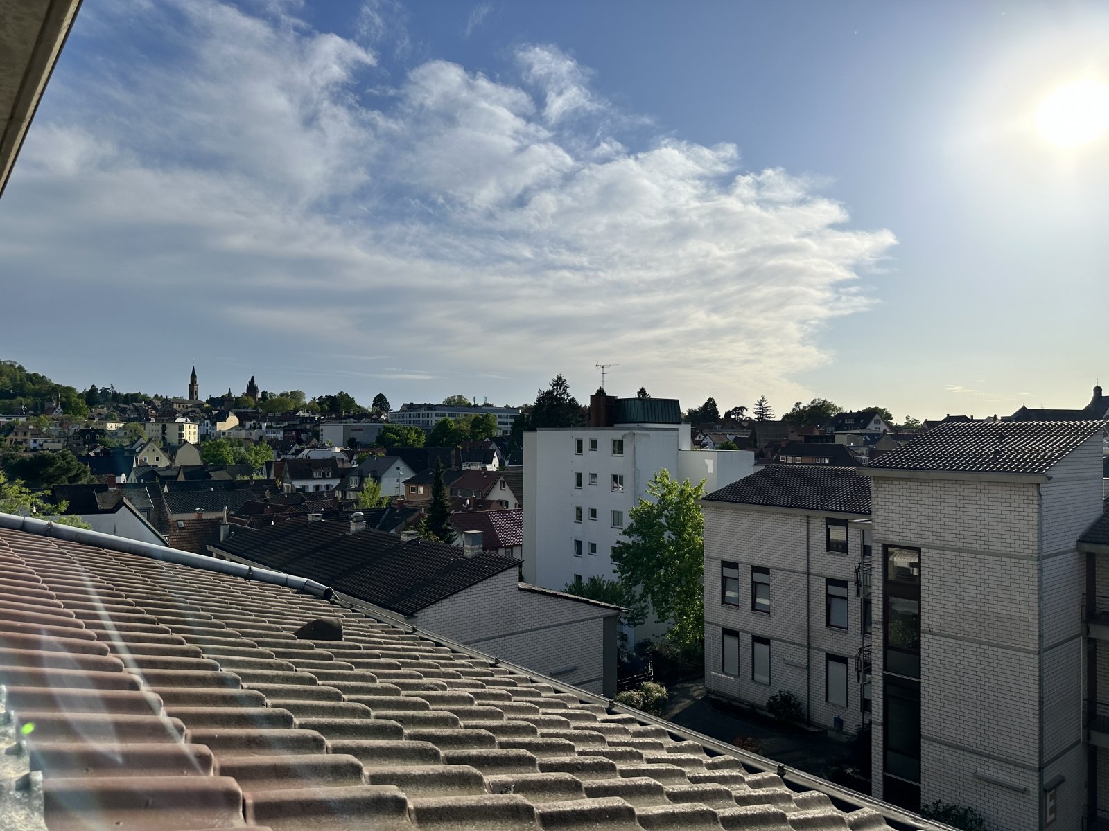 Über den Dächern von Weinheim: Großzügige 2-Zimmerwohnung mit Altstadtblick, Balkon & Tiefgaragenstellplatz Über den Dächern von Weinheim: Großzügige 2-Zimmerwohnung mit Altstadtblick, Balkon & Tiefgaragenstellplatz